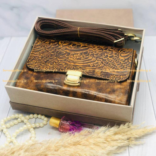 کیف دوشی چرم طبیعی دسترنگ جعبه دار مناسب هدیه مردانه کد ۱۱۲