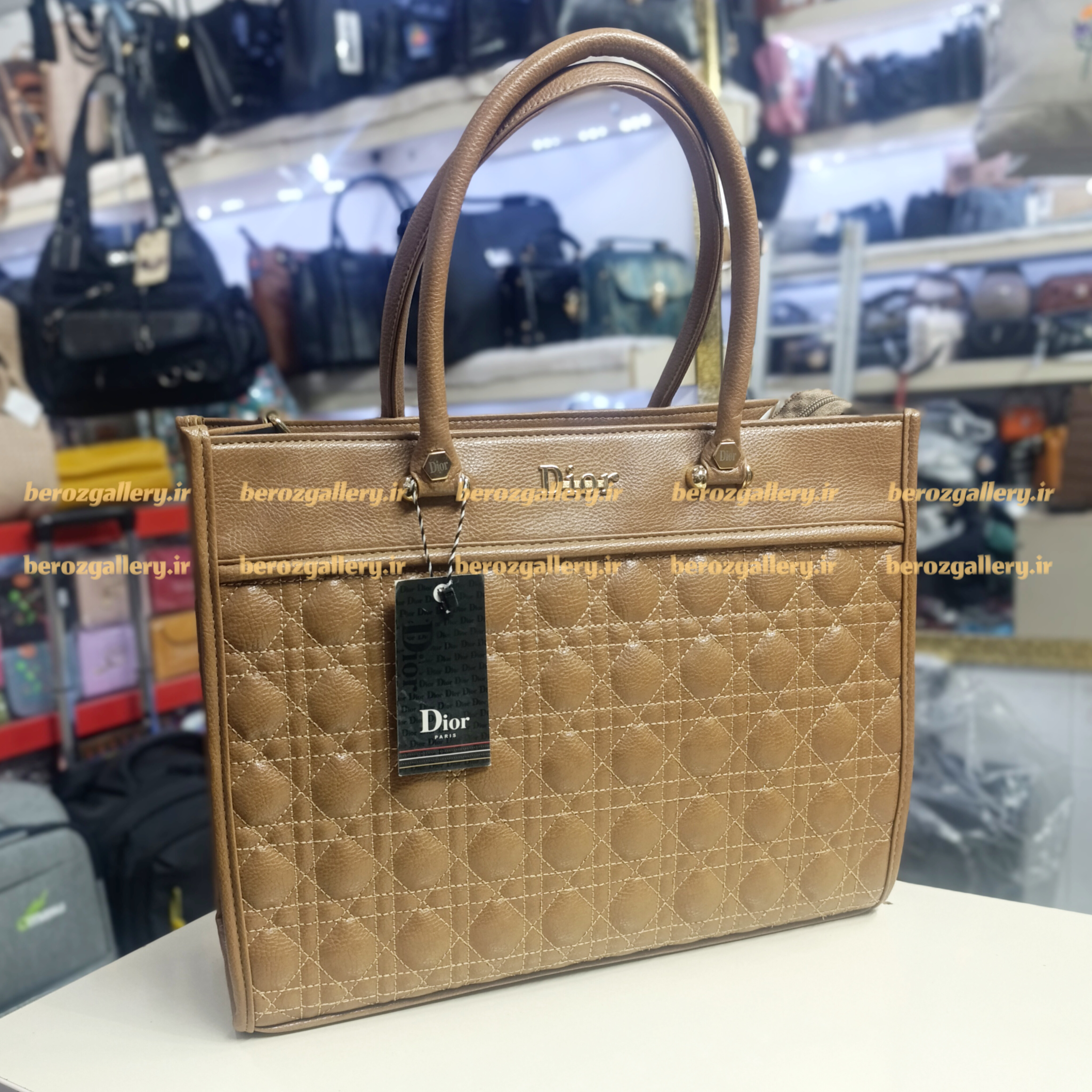 کیف زنانه  دیور DIOR بزرگ و دو دسته کد ۱۲۳
