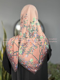 روسری ابریشم طرحدار قواره ۱۲۰ کد ۱۰۱۵